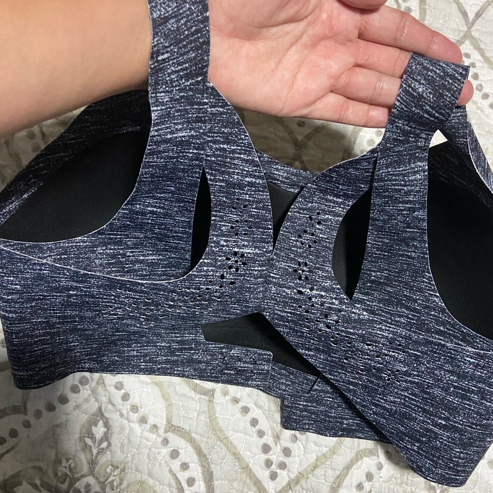 Victoria Sport Angelita Max Bra
Bra size 36DDD - Picture 5 of 6